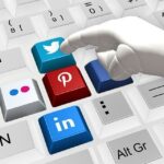 Keyboard Hand Robot Social Media  - geralt / Pixabay