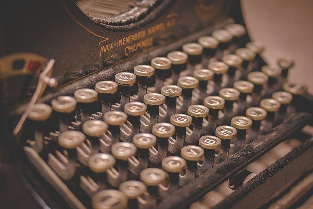 Typewriter Writing Text Writer Old - iniesta44 / Pixabay